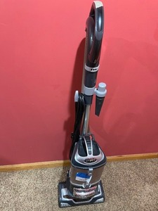 lot 17 image: SHARK NAVIGATOR LIFT-AWAY Vacuum