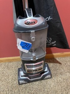 lot 24 image: SHARK NAVIGATOR LIFT-AWAY Vacuum