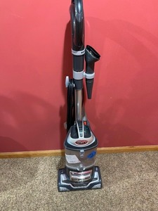 lot 21 image: SHARK NAVIGATOR LIFT-AWAY Vacuum