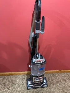 lot 23 image: SHARK NAVIGATOR LIFT-AWAY Vacuum