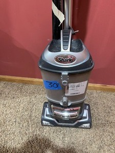 lot 30 image: SHARK NAVIGATOR LIFT-AWAYh Vacuum