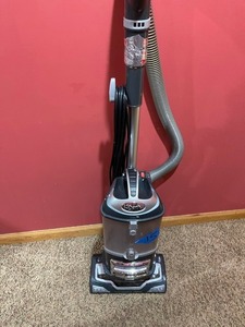 lot 15 image: SHARK NAVIGATOR LIFT-AWAY Vacuum