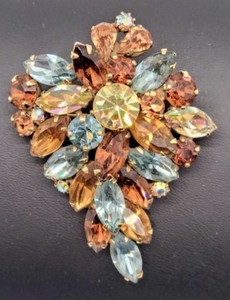 Stunning Vintage Weiss Multi Colored Rhinestone Brooch