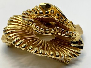 Lovely Vintage Gold Tone Boucher Brooch