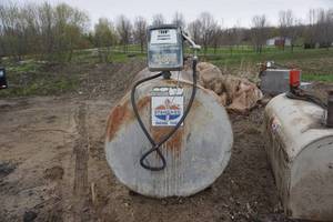lot 11 image: 500 Gallon Fuel Storage Tank With Transfer Pump