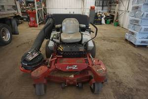 lot 4 image: Exmark Lazer Z S Series Commercial Zero Turn Mower With Rear Bagger