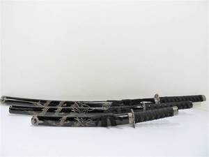 lot 14 image: Set of 3 Decorative Samurai Swords 