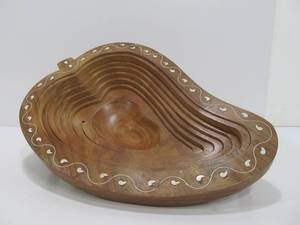 lot 32 image: Inlaid Wood Collapsible Footed Bowl  Trivet