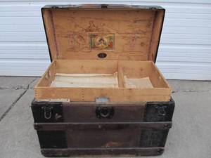 lot 53 image: Antique George Burroughs Trunk wInterior Tray