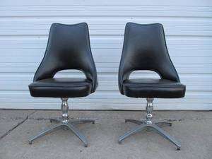 lot 55 image: Matching Pair of Vintage Mid Century High-Back Swivel Chairs