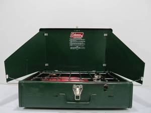 lot 59 image: Nice Vintage COLEMAN Model 425E Camp Stove