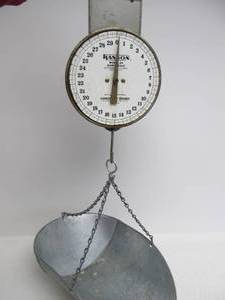 lot 68 image: Vintage HANSON Model 60 Hanging Dairy Scale wBasket