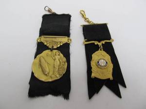 lot 78 image: Antique Wright County 1st Place Corn Judging Medal & Mystic Workers Fraternal Medal