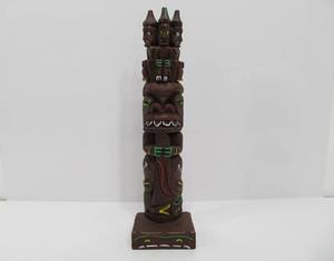 lot 105 image: Vintage Alaskan Carved Totem by Creed Totems Three Wise Men