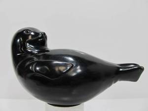 lot 108 image: Vintage Large Heavy Vintage 11 Seal Sculpture