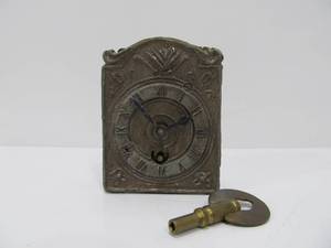 lot 112 image: Small Vintage Clock Face wMovement & Key