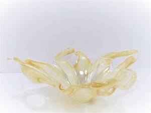 lot 127 image: Abstract Flower Murano Style Art Glass Latte Swirl