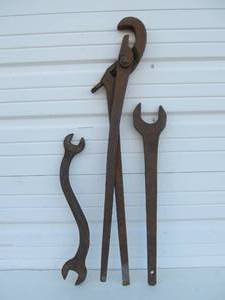 lot 206 image: Group of Antique Antique Cast Iron Tools