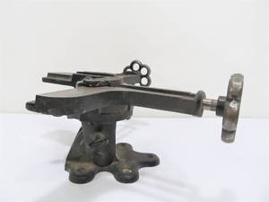 lot 186 image: Old vintage STANLEY 19-400 Rotating Corner Vise