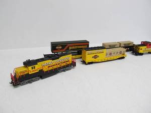 lot 223 image: Complete 1994 HARLEY DAVIDSON Motorcycles HO Gauge Train Set