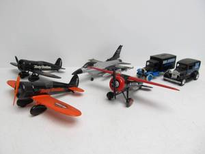 lot 220 image: Larger Diecast HARLEY DAVIDSON Airplanes & 2 Trucks