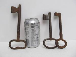 lot 323 image: 3 Early Antique LARGE Iron Skeleton Keys