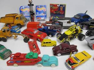 lot 234 image: Large Lot of Vintage & Newer Toy Cars Vehicles Diecast etc
