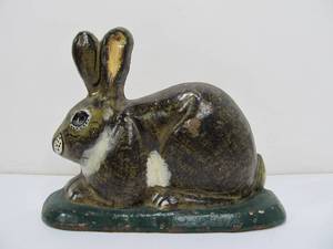 lot 290 image: Vintage Painted Cast Iron Rabbit Door Stop