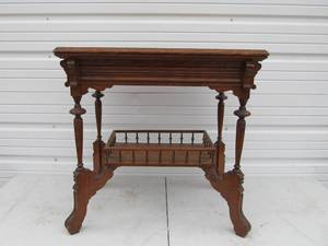lot 315 image: Antique 2 Tiered Quartersawn Oak Side Table