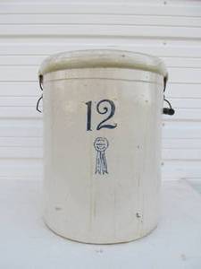 lot 317 image: Large Vintage Blue Ribbon 12 Gallon Stoneware Crock