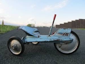 lot 3 image: Orig 1960s Working VRROOM X-15 Rocket Trike Pedal Car