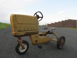 lot 4 image: Nice Vintage Murray Yellow Pedal Tractor