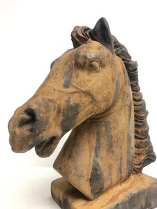 lot 5 image: Large Heavy Vintage Highly Detailed Horsehead Statue