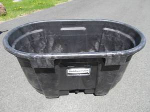 lot 363 image: Large 100 Gallon Heavy Duty RUBBERMAID Tub