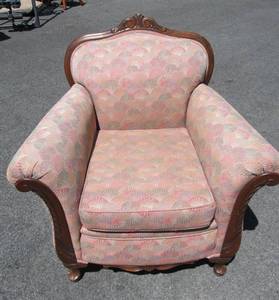 lot 364 image: Nice Vintage Upholstered Parlor Armchair