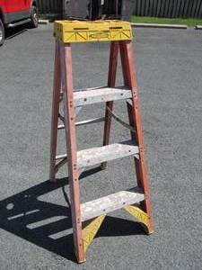 lot 367 image: 4 Fiberglass WERNER Step Ladder