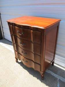 lot 372 image: Nice Vintage Signed WIDDICOMB Small 4 Drawer Chest of Drawers