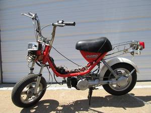lot 373 image: Vintage 1979 49cc YAMAHA CHAMP LC50 Moped Motorcycle