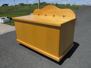 lot 381 image: Quality LARGE Wood Blanket Chest or Storage Bench