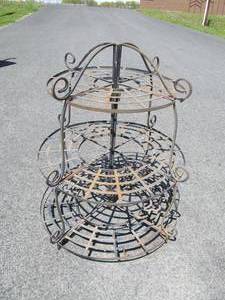 lot 382 image: Collapsible Metal 3-Tiered Round Plant Stand