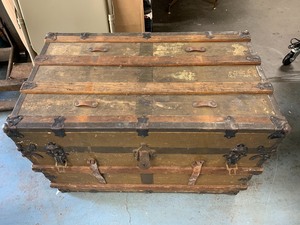 lot 385 image: Antique Steamer Trunk