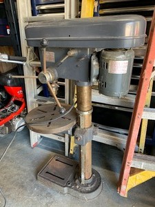 lot 386 image: Working Heavy Duty Cummins Mack 5-Speed Drill Press