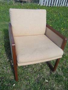 lot 388 image: Vintage Mid Century Armchair 