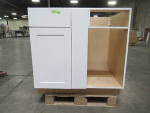lot 207 image: Hampton BayCambridge Shaker Assembled 36 in.x24.5 in.x34.5 in. Plywood Blind Base Corner Cabinet Soft Close Door & Drawer in White CM3635L-WH