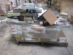lot 244 image: WHOLESALE MIXED PALLET OF MISCELLANEOUS FLOORING