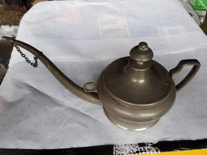 lot 40 image: Vintage Aladdins Oil Lamp