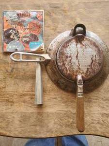 lot 19 image: KRUMKAKE IRON