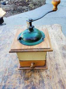 lot 22 image: Vintage Coffee Grinder
