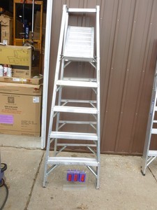 6 Aluminum platform ladder. Nice used condition. As shown.