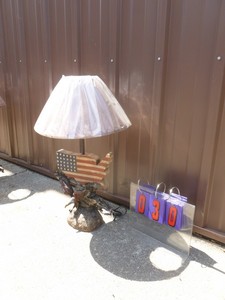 Flag theme lamp. As shown.